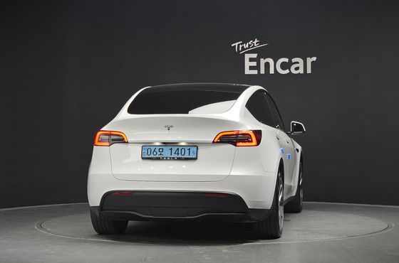 Tesla Model Y Standard Range RWD — пробег 72 047 км — фото 4 из 5