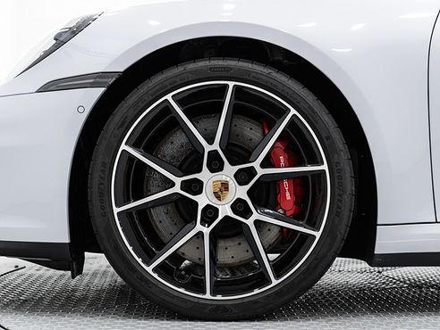Porsche 911 Carrera 4 GTS — пробег 5 280 км — фото 5 из 5