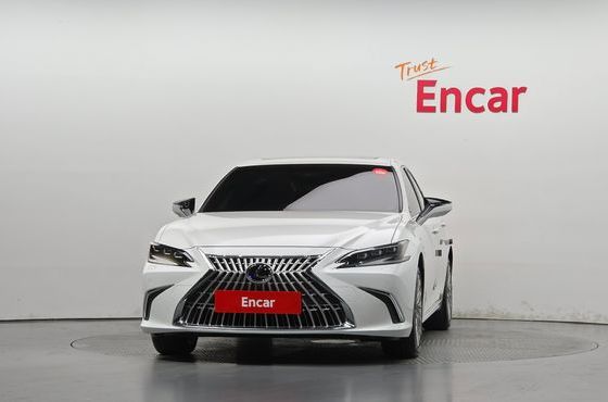 Lexus ES Executive — пробег 5 709 км — фото 3 из 5