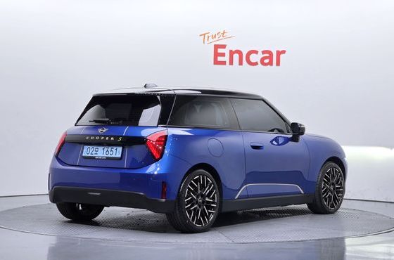 Mini Cooper SE Favoured — пробег 4 180 км — фото 2 из 5