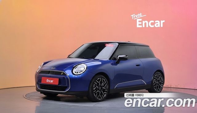 Mini Cooper SE Favoured — пробег 4 180 км — фото 1 из 5