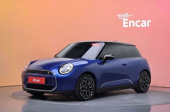 Mini Cooper SE Favoured — пробег 4 180 км — фото 1 из 5