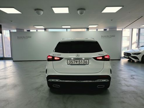 Mercedes-Benz GLA-Class GLA250 4MATIC — пробег 3 590 км — фото 4 из 5