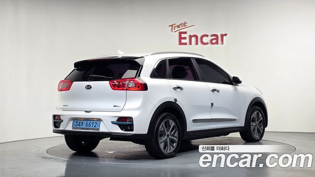 Kia Niro Prestige — пробег 242 631 км — фото 2 из 5