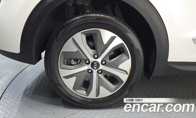Kia Niro Prestige — пробег 242 631 км — фото 5 из 5