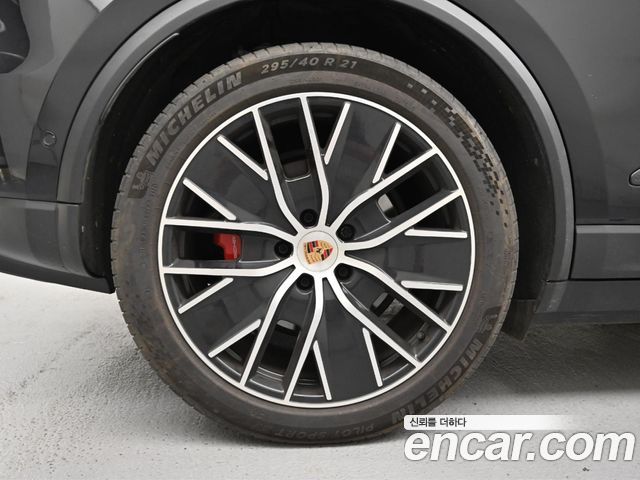 Porsche Macan 4S — пробег 10 760 км — фото 5 из 5