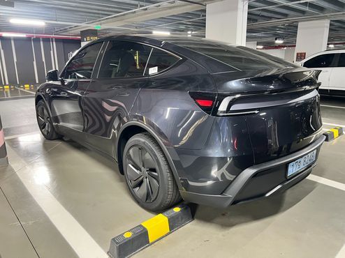 Tesla Model Y Premium RWD — пробег 2 861 км — фото 5 из 5