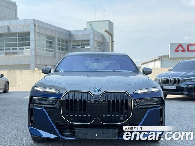 BMW 7-Series 750e xDrive M Sport — пробег 10 000 км — фото 1 из 5
