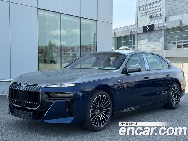 BMW 7-Series 750e xDrive M Sport — пробег 10 000 км — фото 3 из 5