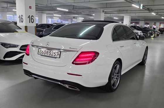 Mercedes-Benz E-Class E300 4MATIC AMG Line — пробег 89 990 км — фото 4 из 5