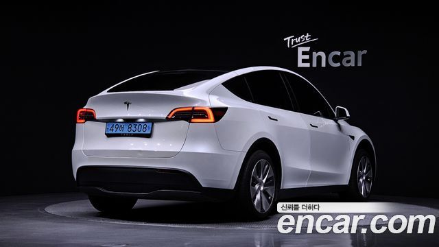 Tesla Model Y RWD — пробег 61 263 км — фото 2 из 5
