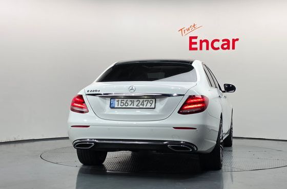 Mercedes-Benz E-Class E220d Avantgarde — пробег 94 379 км — фото 4 из 5