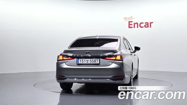 Lexus ES Executive — пробег 31 086 км — фото 4 из 5