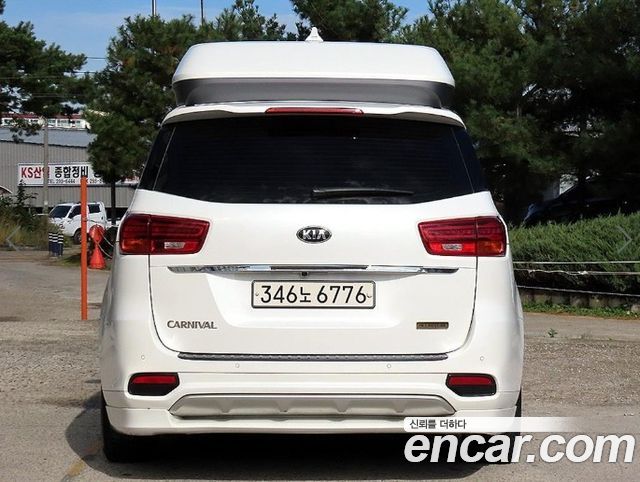 Kia Carnival Gasoline 7-Seater Hi-Limousine President — пробег 260 530 км — фото 4 из 5