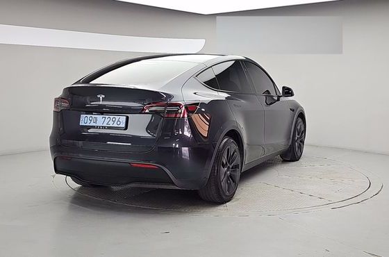 Tesla Model Y RWD — пробег 37 595 км — фото 2 из 5