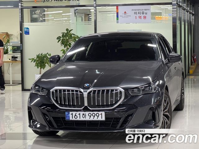 BMW 5-Series 523d xDrive M Sport — пробег 5 000 км — фото 1 из 5