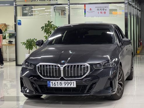 BMW 5-Series 523d xDrive M Sport — пробег 5 000 км — фото 1 из 5
