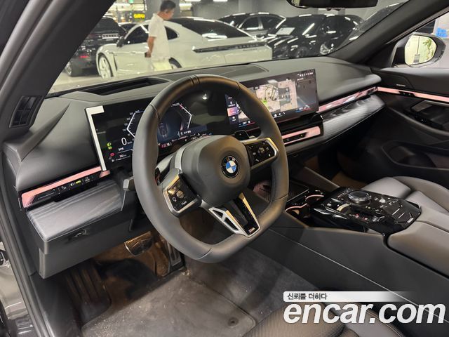 BMW 5-Series 523d xDrive M Sport — пробег 5 000 км — фото 4 из 5