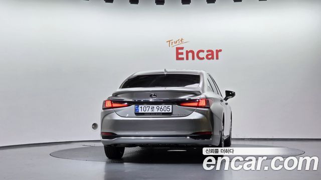 Lexus ES Luxury Plus — пробег 80 561 км — фото 4 из 5