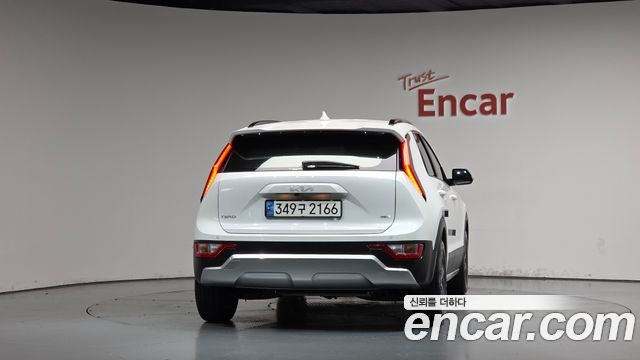 Kia Niro Prestige — пробег 29 351 км — фото 4 из 5