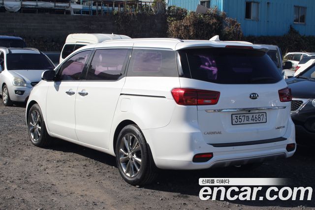 Kia Carnival 7-Seater Limousine VIP — пробег 132 935 км — фото 5 из 5