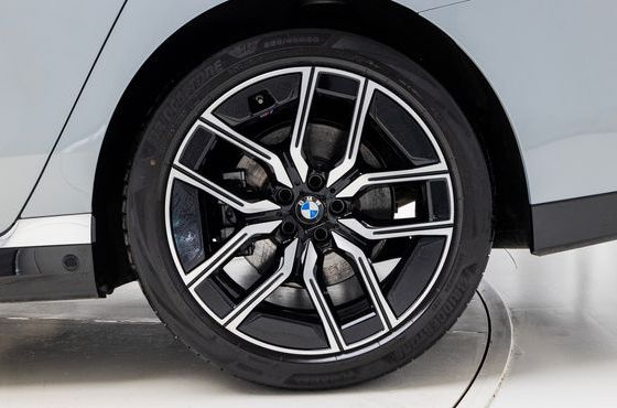 BMW 7-Series 740i xDrive M Sport — пробег 6 050 км — фото 5 из 5