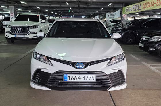 Toyota Camry 2.5 LE Hybrid — пробег 35 900 км — фото 2 из 5