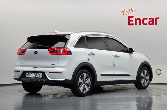 Kia Niro Prestige — пробег 124 357 км — фото 2 из 5