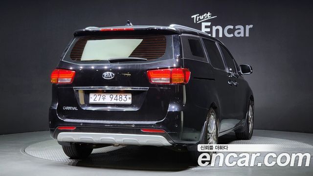 Kia Carnival 9-seater Prestige — пробег 74 186 км — фото 2 из 5