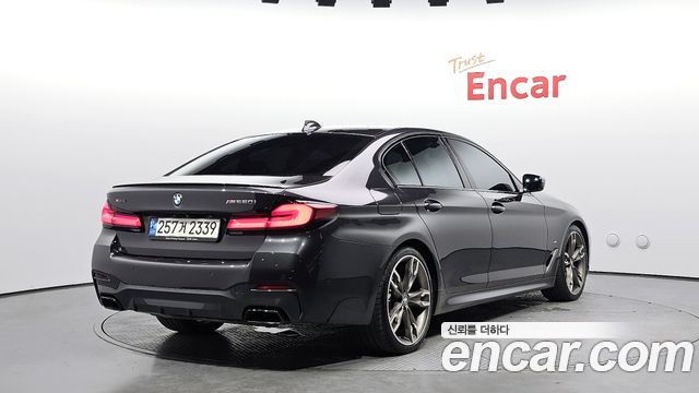 BMW 5-Series M550i xDrive — пробег 176 113 км — фото 2 из 5