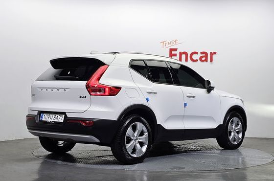 Volvo XC40 B4 Momentum — пробег 80 968 км — фото 2 из 5