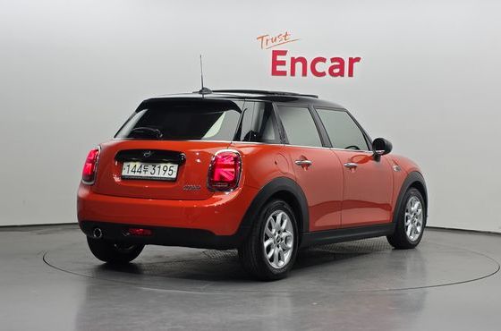 Mini Cooper 5Door HIGH 3rd — пробег 42 100 км — фото 2 из 5