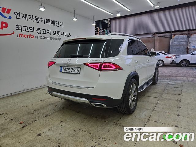 Mercedes-Benz GLE-Class GLE300d 4MATIC — пробег 106 700 км — фото 2 из 5