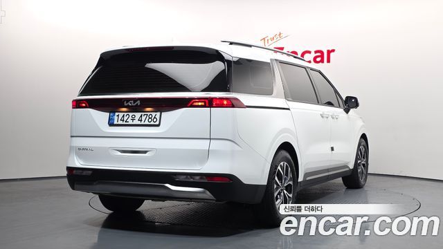 Kia Carnival 9-Seater Signature — пробег 49 615 км — фото 2 из 5