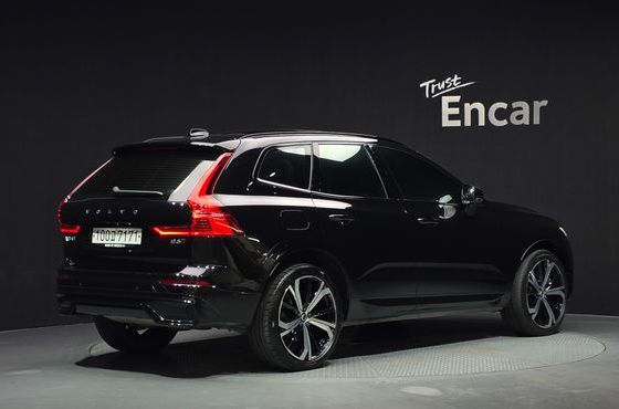 Volvo XC60 B6 R-Design — пробег 33 635 км — фото 2 из 5