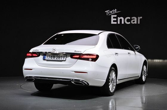 Mercedes-Benz E-Class E220d 4MATIC Exclusive — пробег 80 076 км — фото 2 из 5