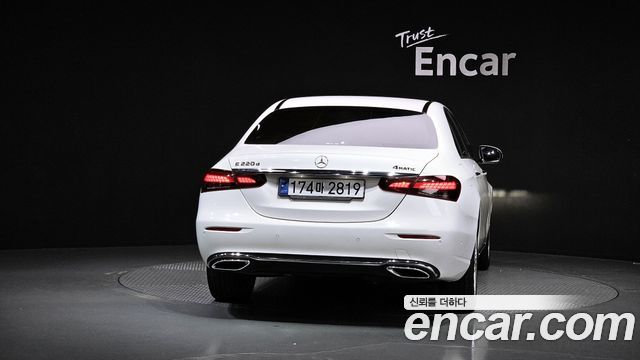 Mercedes-Benz E-Class E220d 4MATIC Exclusive — пробег 80 076 км — фото 4 из 5