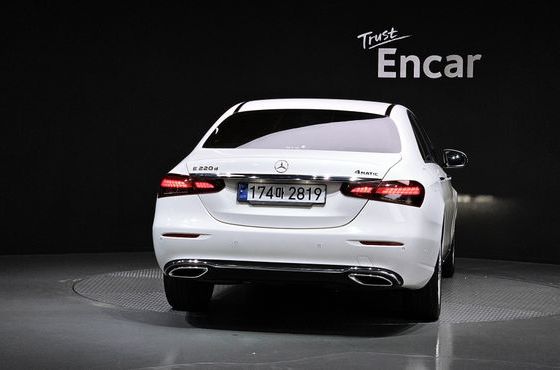 Mercedes-Benz E-Class E220d 4MATIC Exclusive — пробег 80 076 км — фото 4 из 5