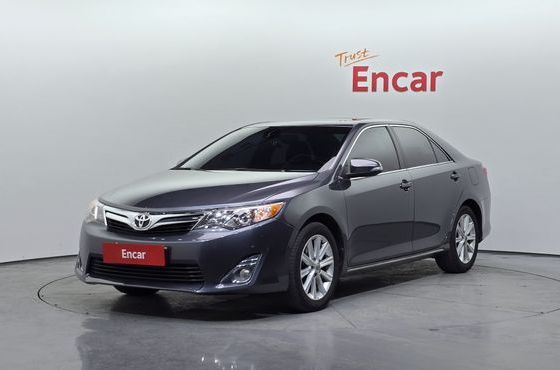Toyota Camry 2.5 XLE — пробег 75 166 км — фото 1 из 5