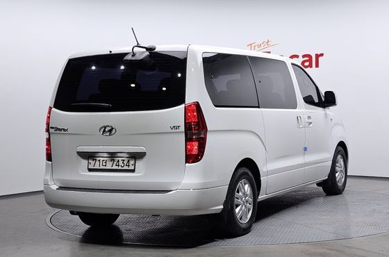 Hyundai Starex 12-Seater Wagon Smart — пробег 106 127 км — фото 2 из 5