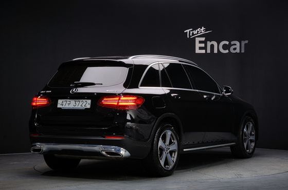 Mercedes-Benz GLC-Class GLC300 4MATIC — пробег 96 523 км — фото 2 из 5