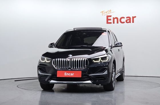 BMW X1 xDrive 20i xLine — пробег 64 591 км — фото 3 из 5