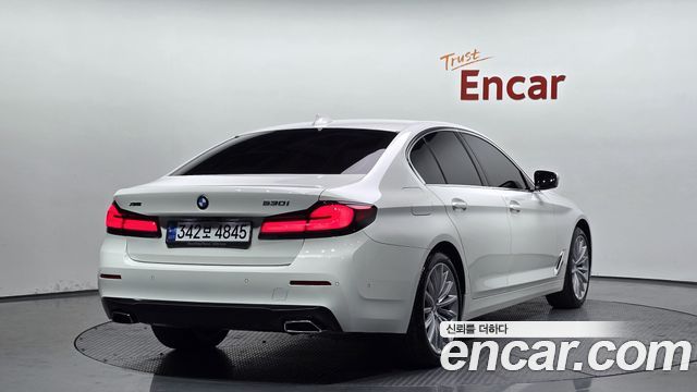 BMW 5-Series 530i xDrive Luxury — пробег 33 037 км — фото 2 из 5