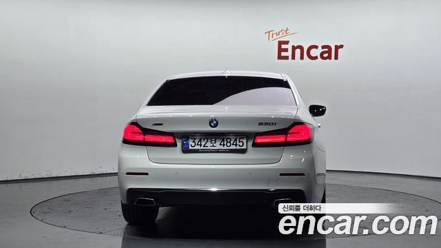 BMW 5-Series 530i xDrive Luxury — пробег 33 037 км — фото 4 из 5