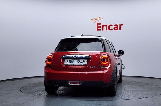 Mini Cooper 5Door HIGH 3rd — пробег 55 357 км — фото 4 из 5