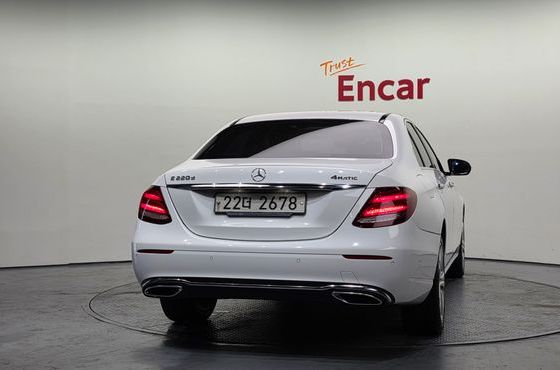 Mercedes-Benz E-Class E220d 4MATIC Avantgarde — пробег 136 060 км — фото 4 из 5