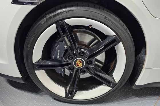 Porsche Taycan Base — пробег 31 678 км — фото 5 из 5