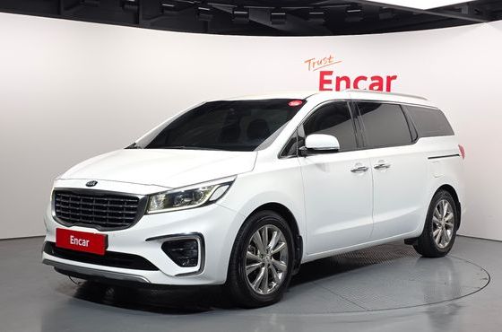 Kia Carnival 7-Seater Limousine VIP — пробег 61 657 км — фото 1 из 5