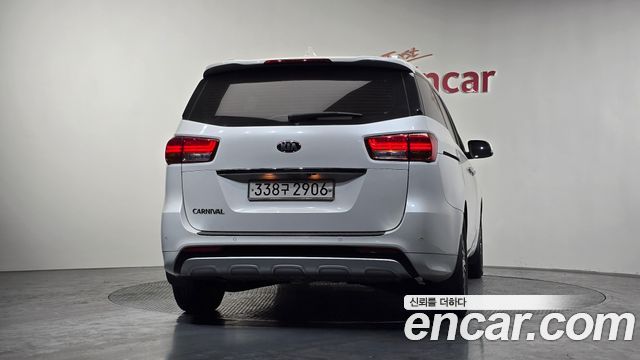 Kia Carnival 9-seater Luxury — пробег 182 243 км — фото 4 из 5
