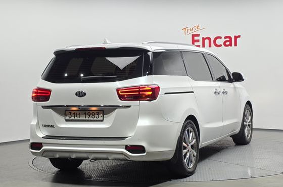 Kia Carnival 9-Seater Noblesse Special — пробег 122 417 км — фото 2 из 5